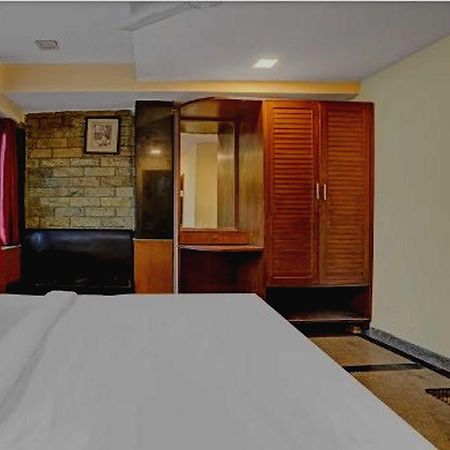 Oyo 75948 Hotel Tushar Continental นิวเดลี ภายนอก รูปภาพ