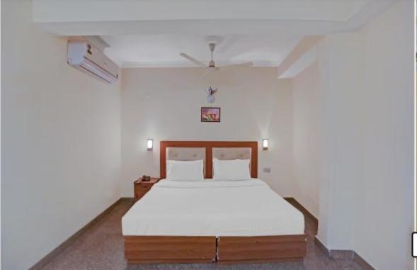 Oyo 75948 Hotel Tushar Continental นิวเดลี ภายนอก รูปภาพ