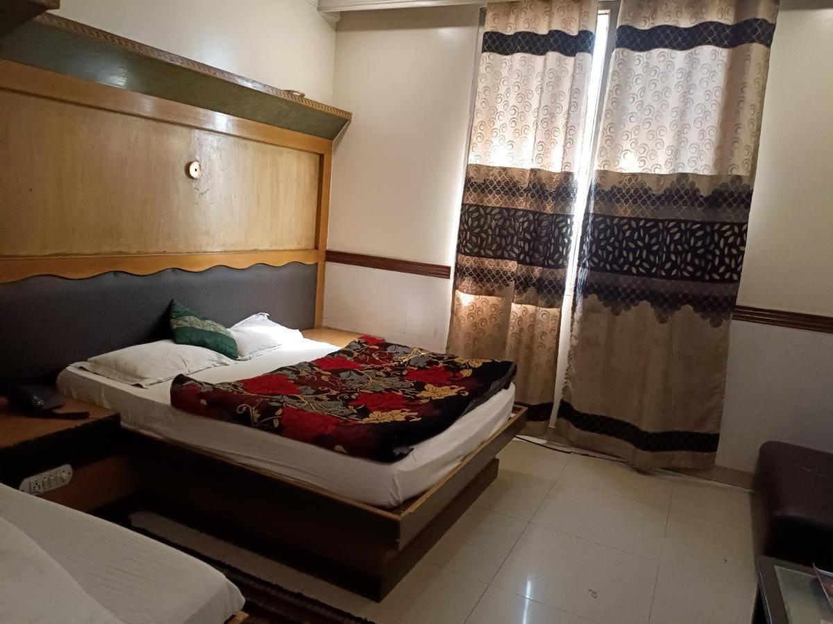 Oyo 75948 Hotel Tushar Continental นิวเดลี ภายนอก รูปภาพ