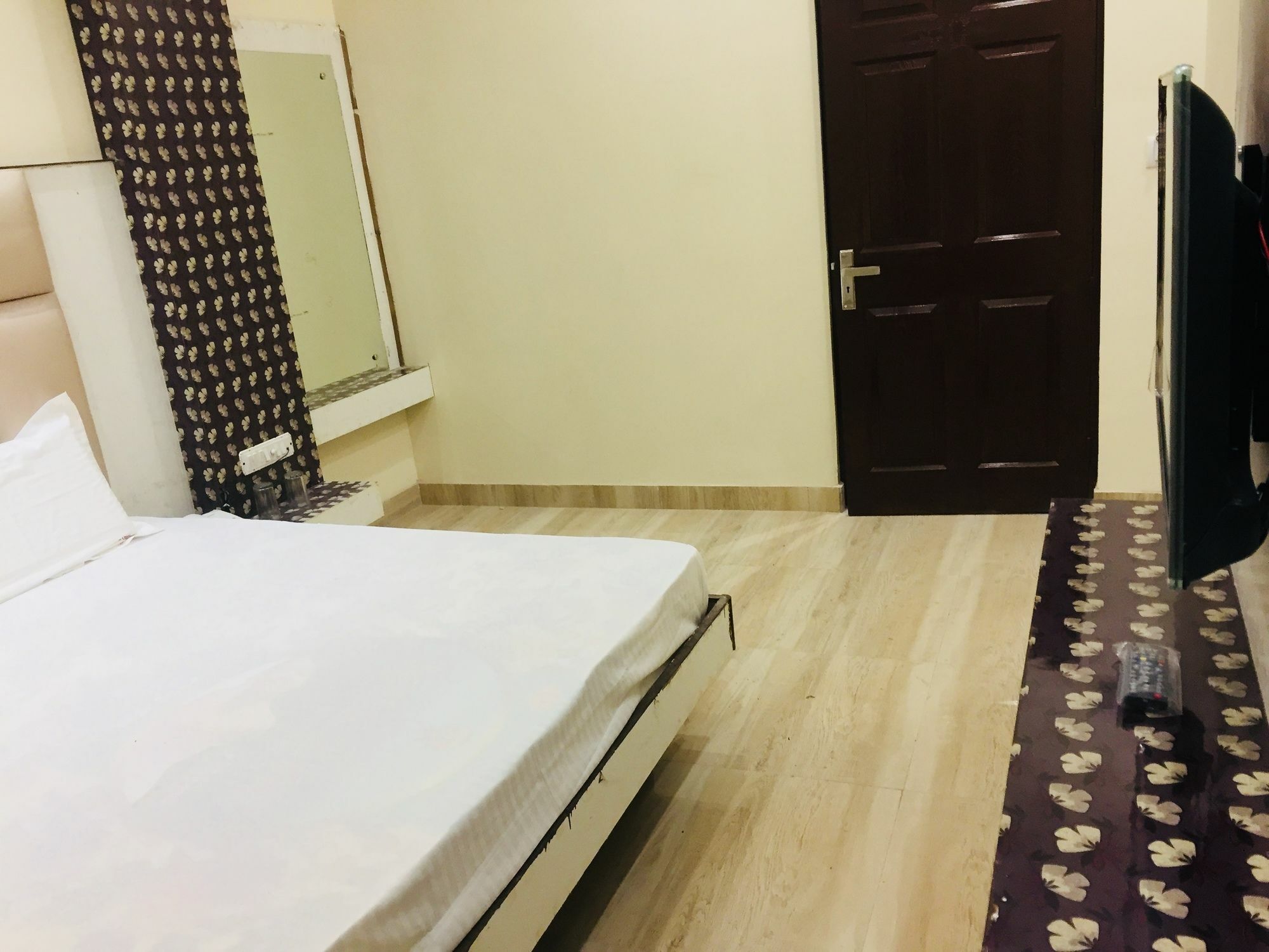 Oyo 75948 Hotel Tushar Continental นิวเดลี ภายนอก รูปภาพ